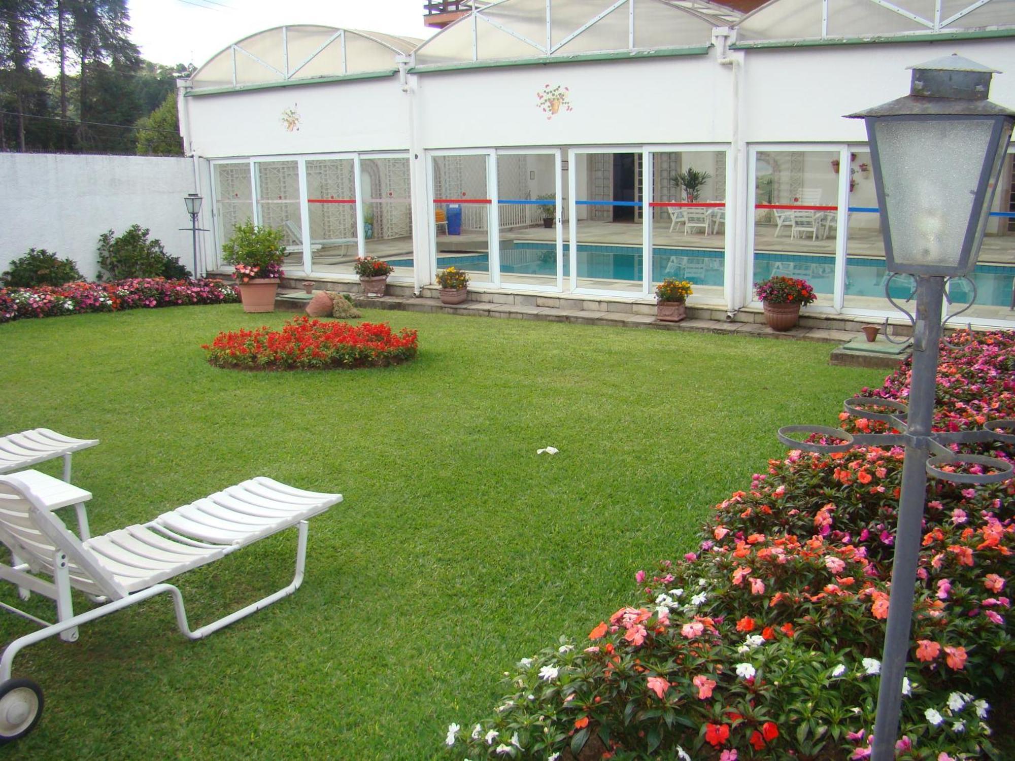 Hotel Chateau Campos do Jordão Buitenkant foto